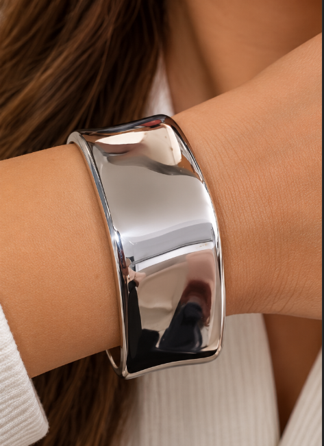 Bracelete Espelho Prateado — Como fica no corpo